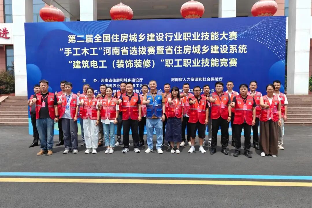 手工木工、建筑电工(装饰装修)职业技能竞赛现场照片1