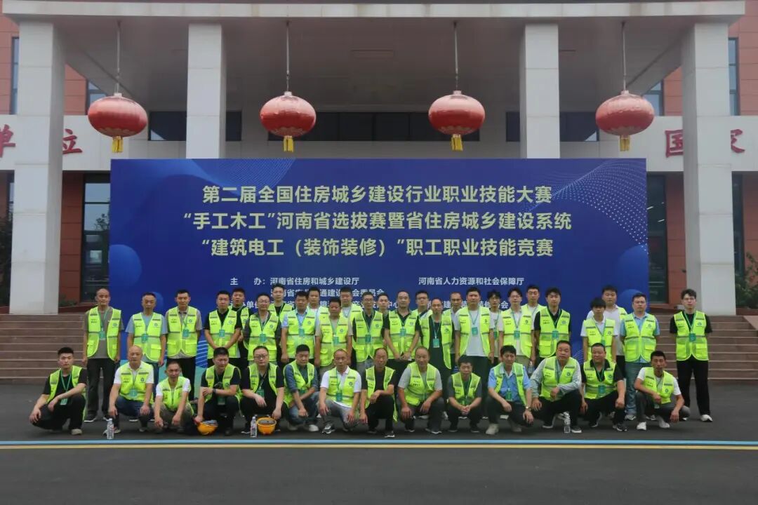 手工木工、建筑电工(装饰装修)职业技能竞赛现场照片3