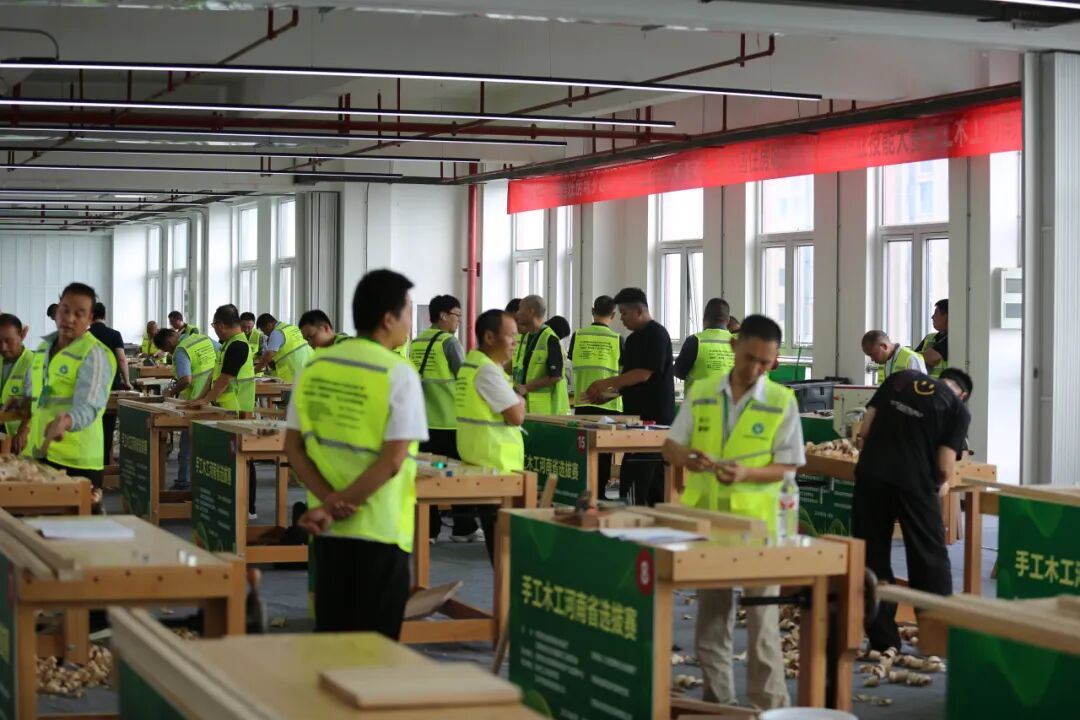 手工木工、建筑电工(装饰装修)职业技能竞赛实操现场照片1