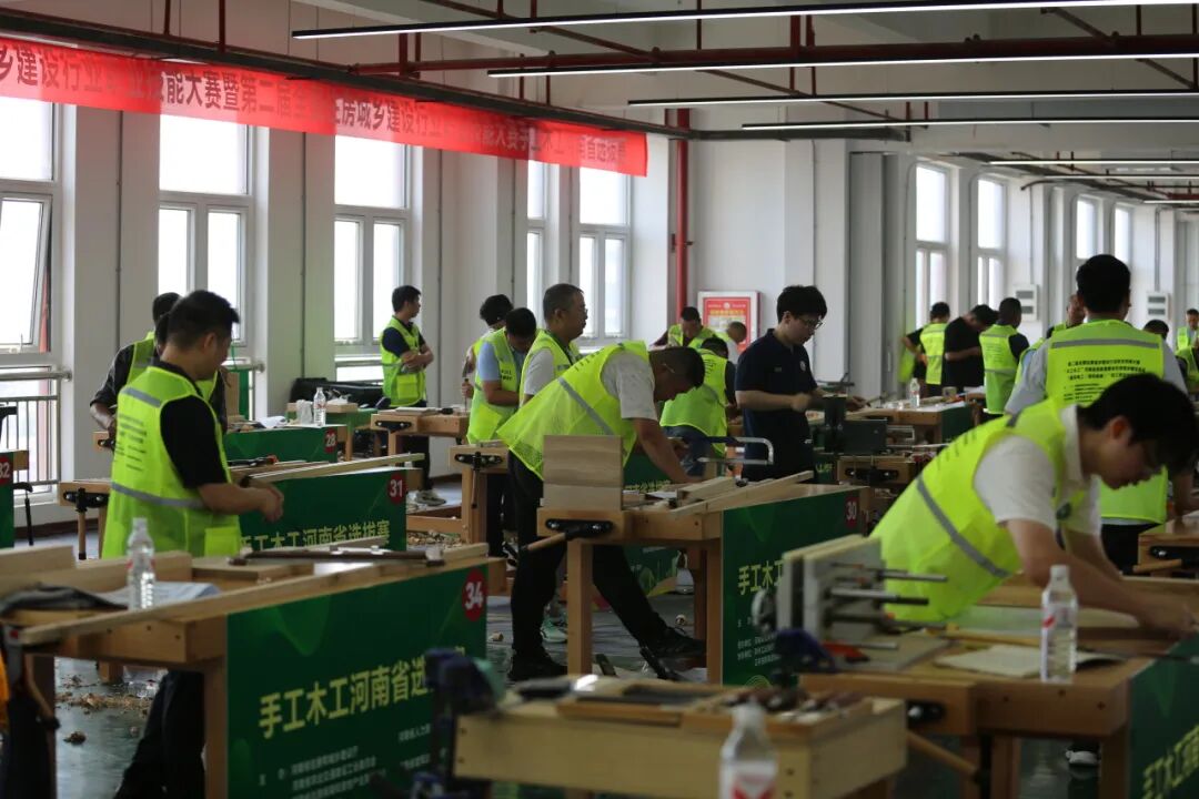 手工木工、建筑电工(装饰装修)职业技能竞赛实操现场照片3