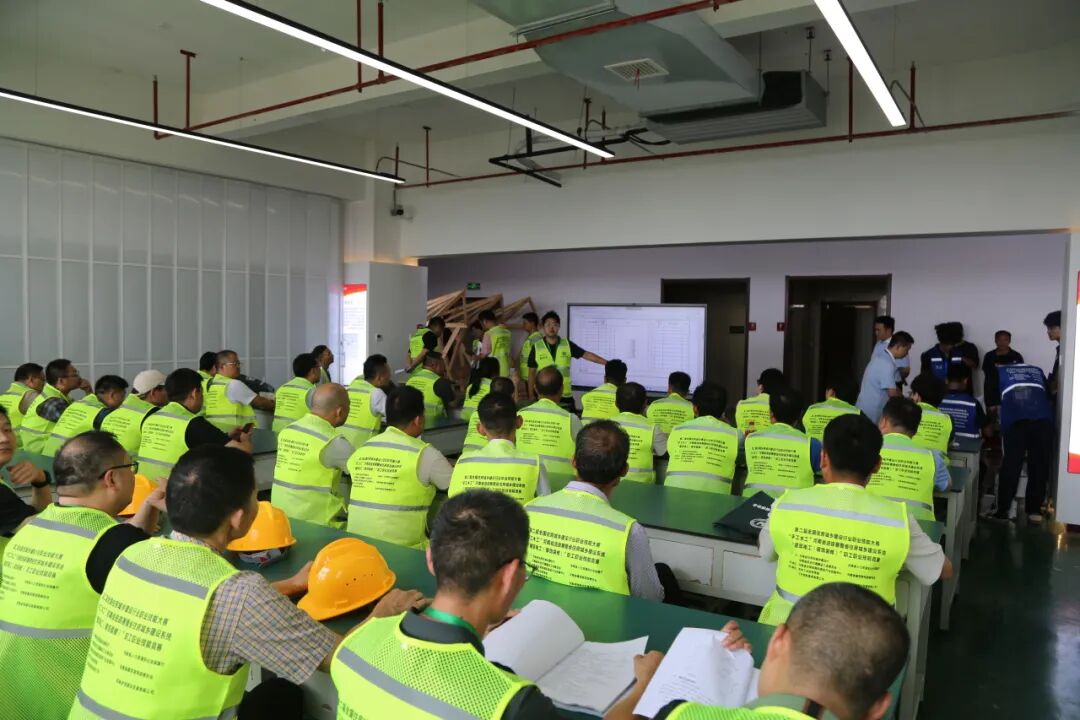手工木工、建筑电工(装饰装修)职业技能竞赛实操现场照片5
