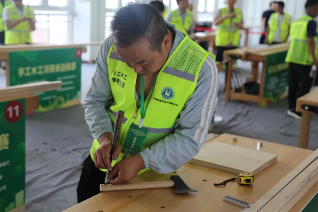 手工木工、建筑电工(装饰装修)职业技能竞赛实操现场照片7