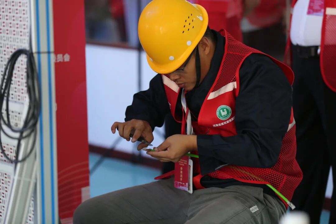 手工木工、建筑电工(装饰装修)职业技能竞赛实操现场照片13
