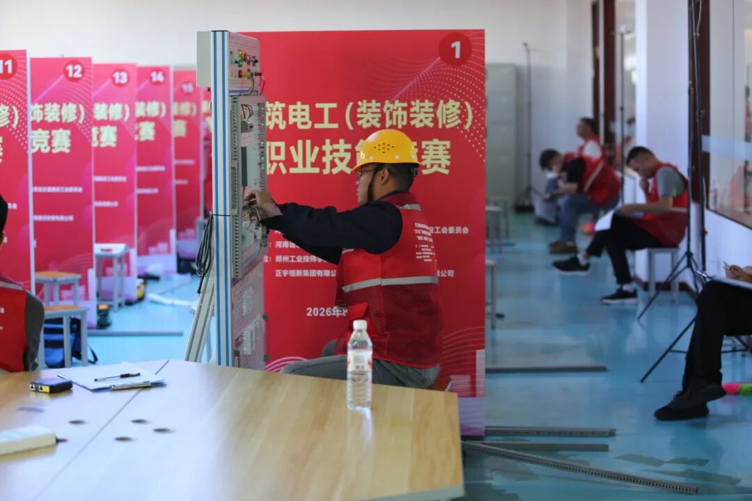 手工木工、建筑电工(装饰装修)职业技能竞赛实操现场照片14