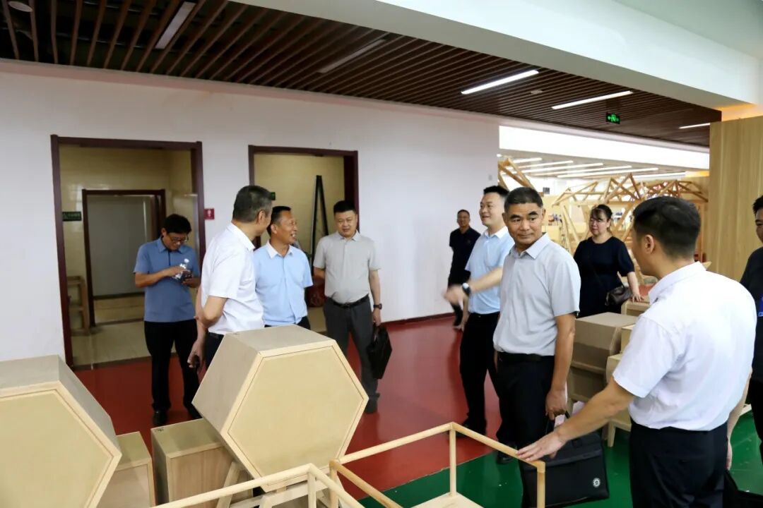 手工木工、建筑电工(装饰装修)职业技能竞赛比赛及颁奖现场照片4