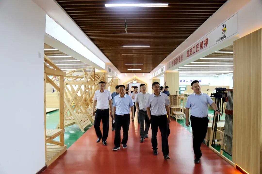 手工木工、建筑电工(装饰装修)职业技能竞赛比赛及颁奖现场照片5