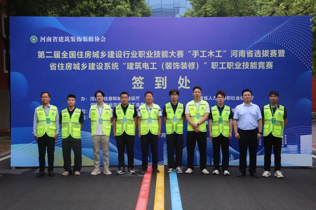手工木工、建筑电工(装饰装修)职业技能竞赛比赛及颁奖现场照片9